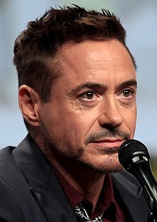 220px-Robert_Downey_Jr_2014_Comic_Con_(cropped).jpg